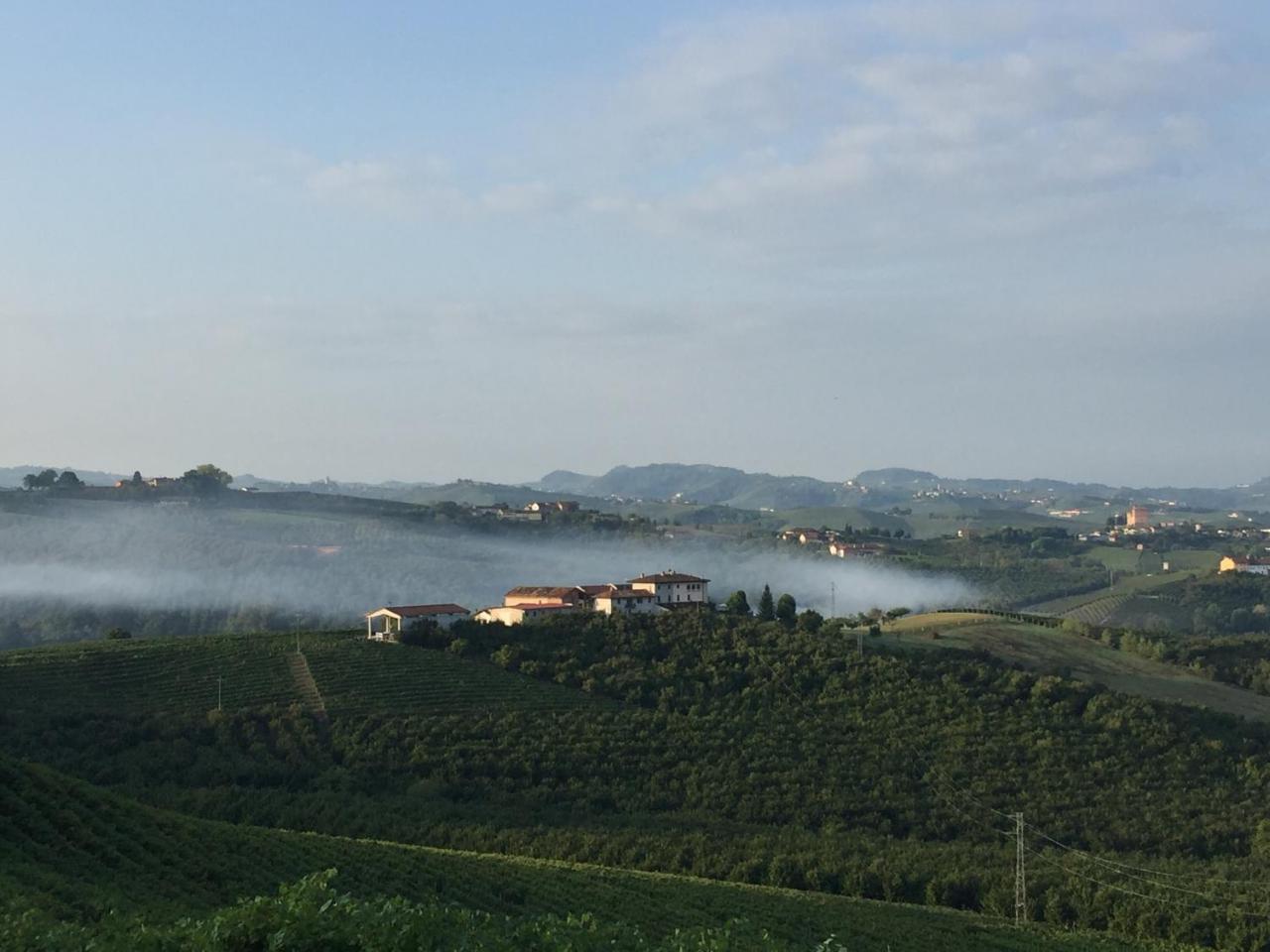 Cascina Baresane Bed & Breakfast อัลบา ภายนอก รูปภาพ