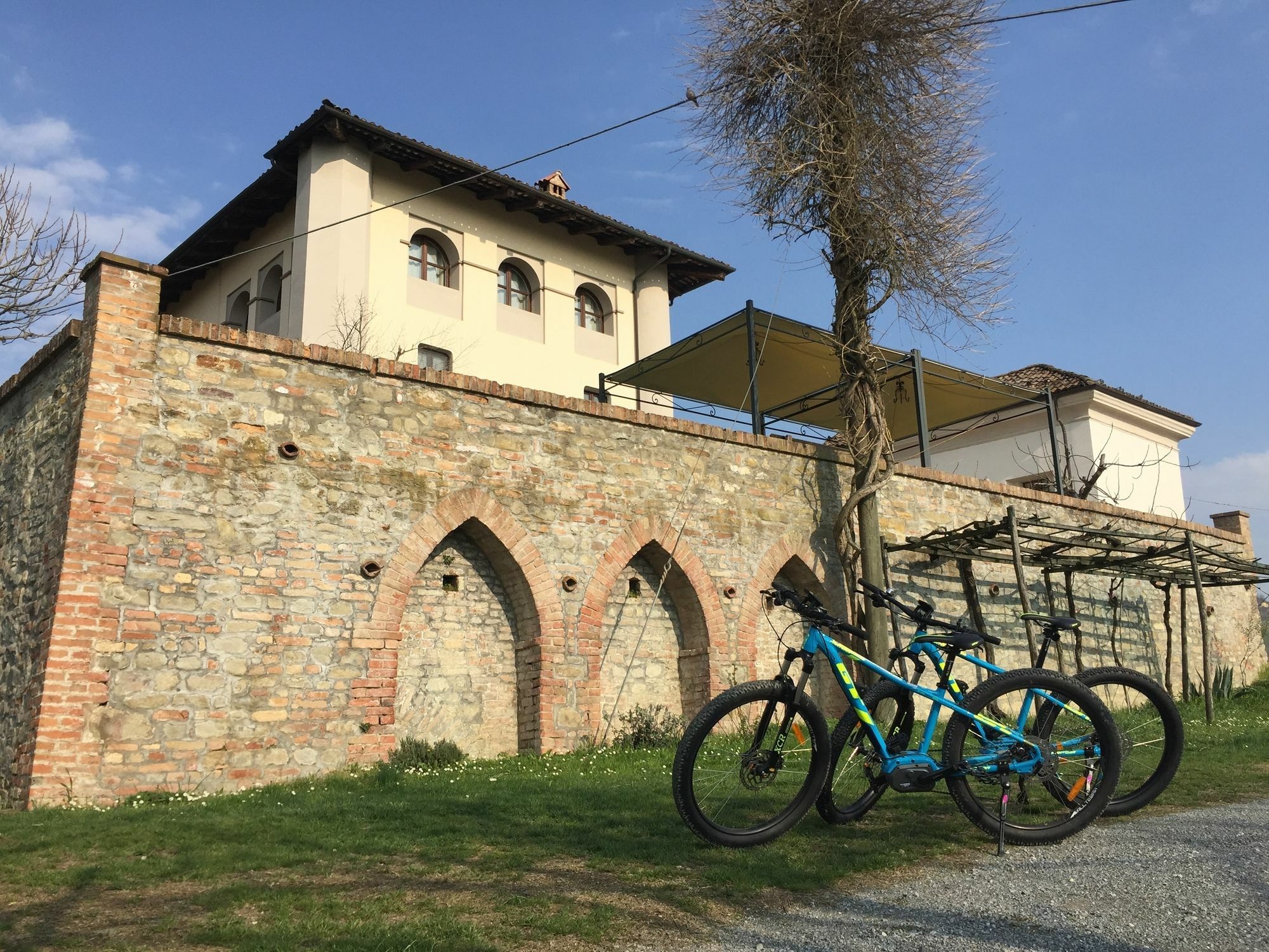 Cascina Baresane Bed & Breakfast อัลบา ภายนอก รูปภาพ